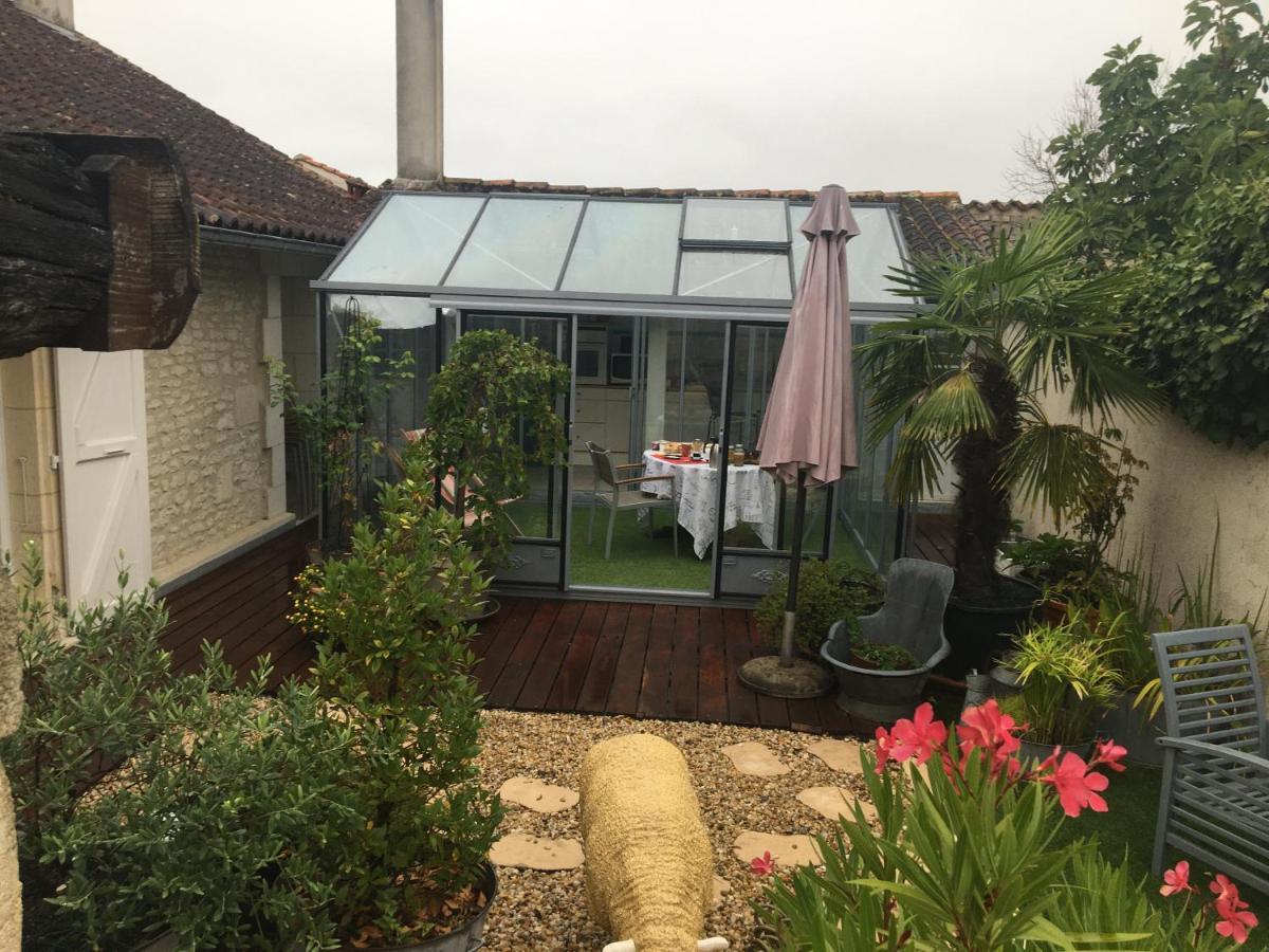 Suite En Terrasse A Cognac Exteriér fotografie