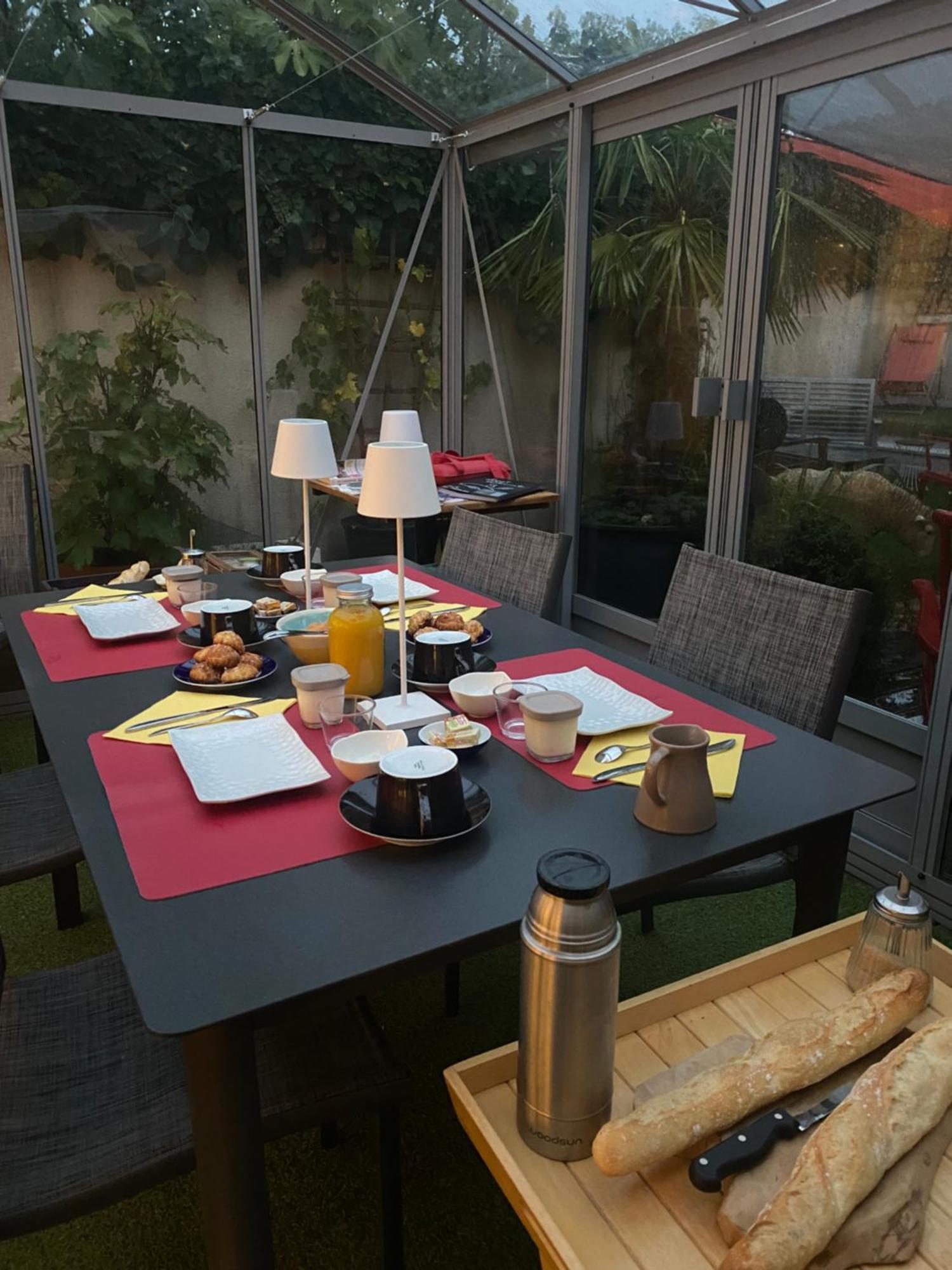 Suite En Terrasse A Cognac Exteriér fotografie