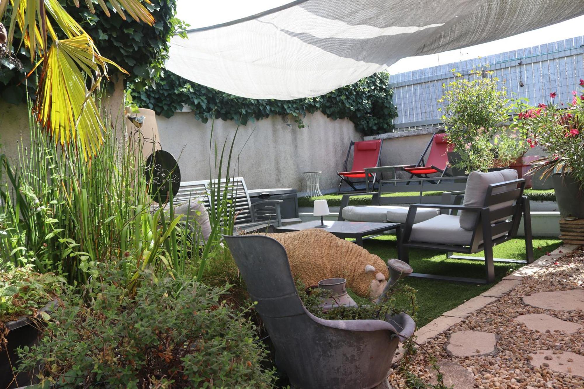 Suite En Terrasse A Cognac Exteriér fotografie